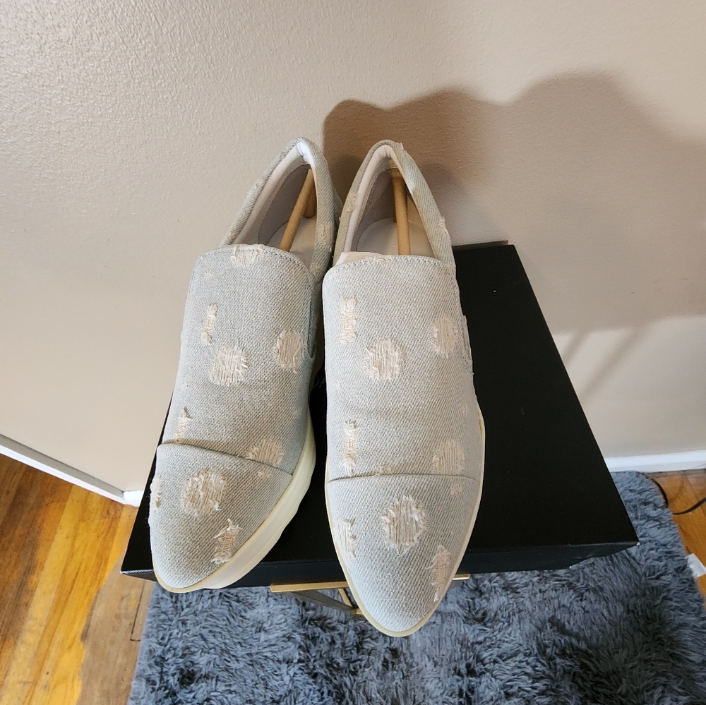 Kylie & Kendall sneaker: size 8